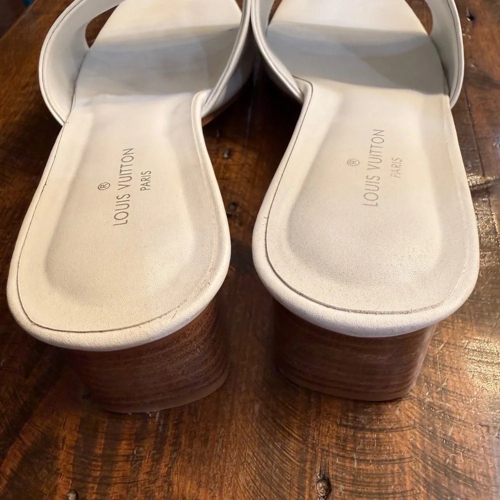 Louis Vuitton White Leather Slide Sandals with Gold LV Logo - Picture 3 of 9